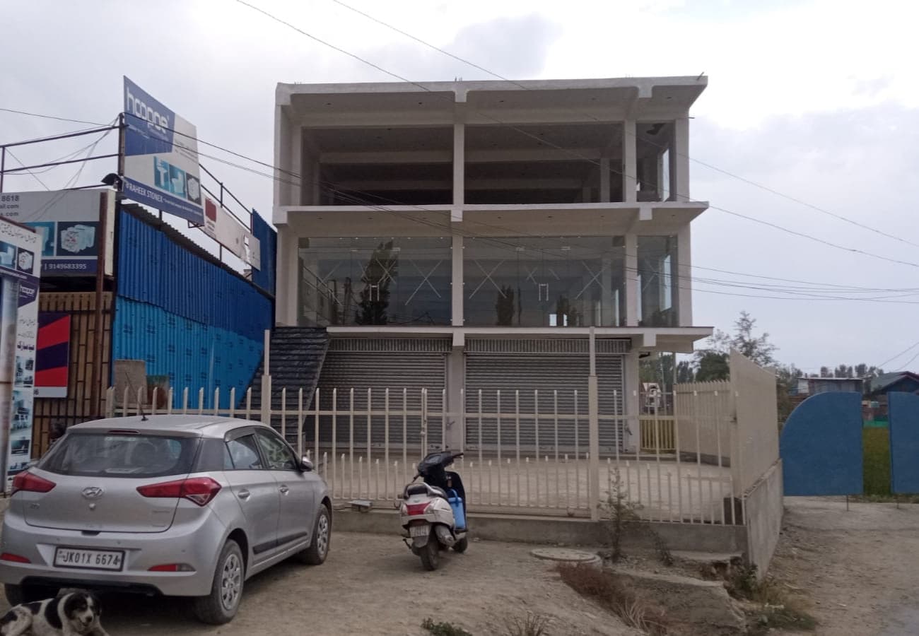 commercial building in Hmt - Kashmiri Realtor