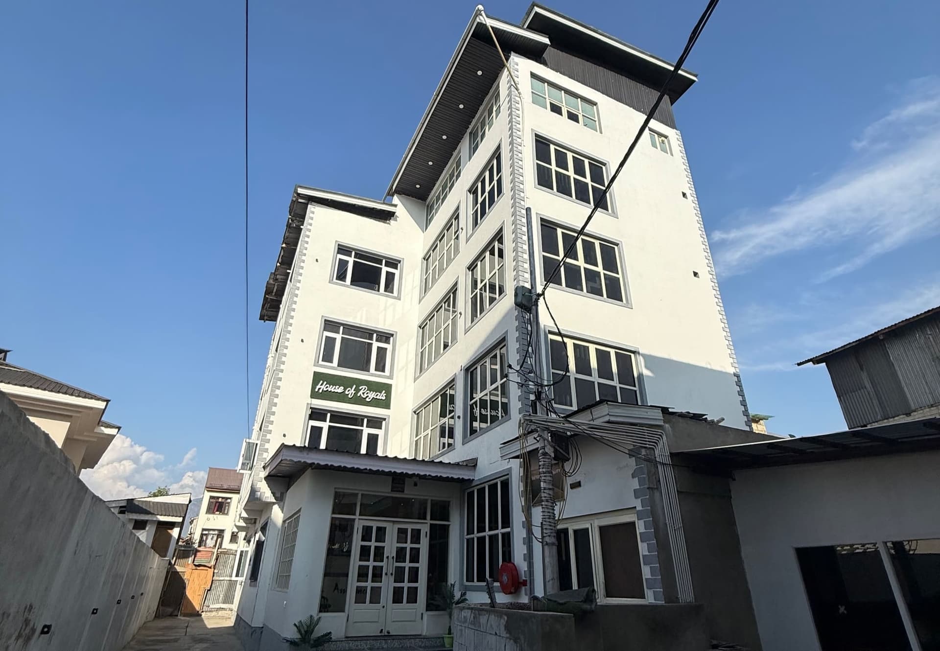 commercial building in Indira Nagar - Kashmiri Realtor