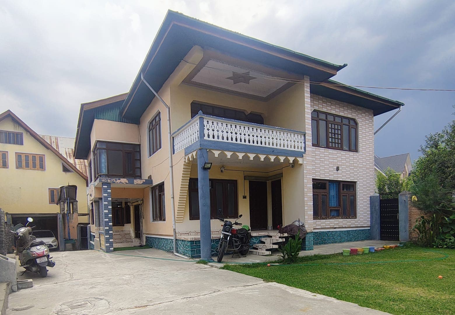 4 BHK house in Lal Bazaar Botshah Mohallah - Kashmiri Realtor