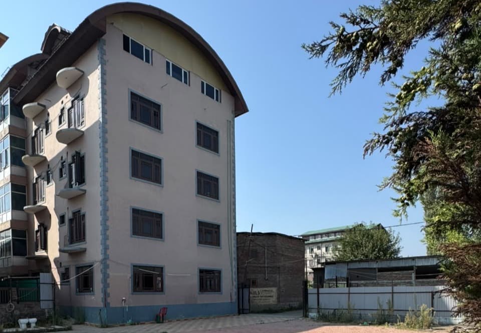 commercial building in Hyderpora - Kashmiri Realtor
