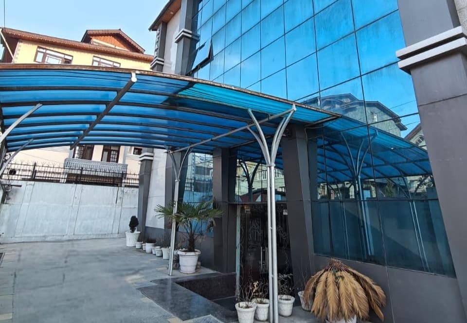 commercial building in Rajbagh - Kashmiri Realtor
