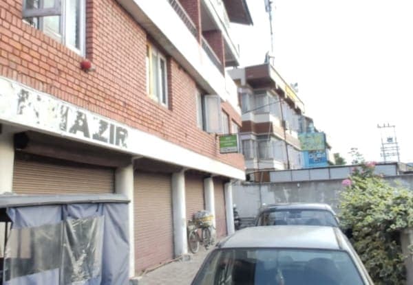 shop / commercial space in Dalgate - Kashmiri Realtor